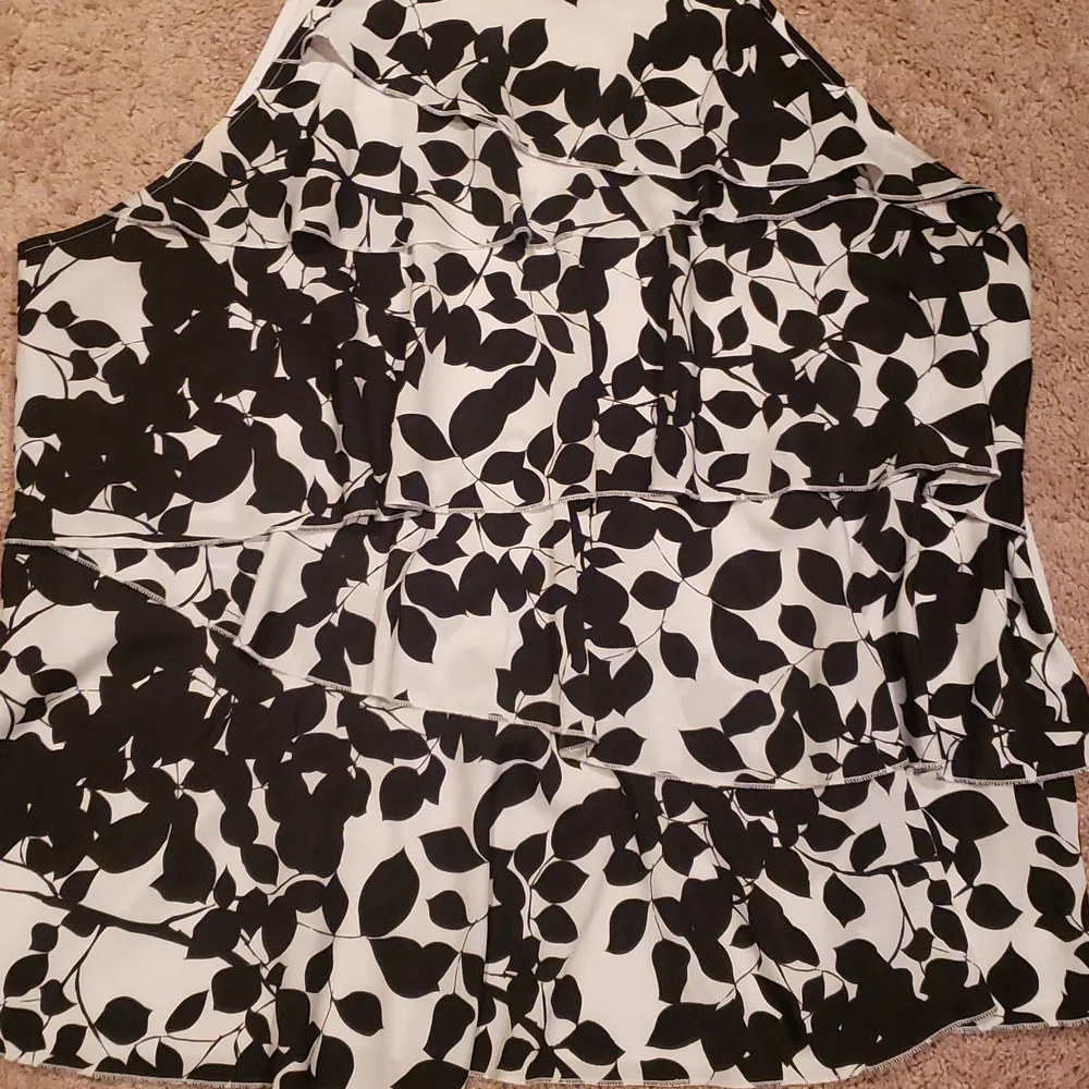 Top - Picture 2 of 6